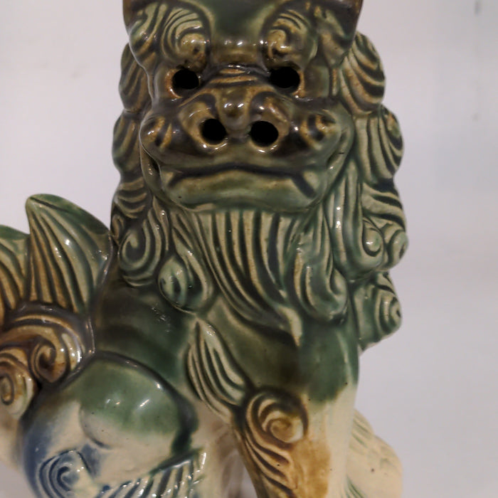 SINGLE GREEN PORCELAIN FOO DOG