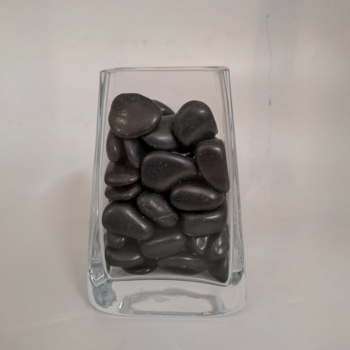 SMALL RECTANGULAR GLASS VASE WITH STONES