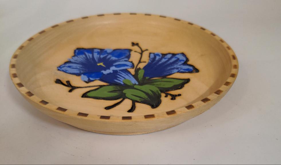 SMALL WOOD DISH WITH VIOLET