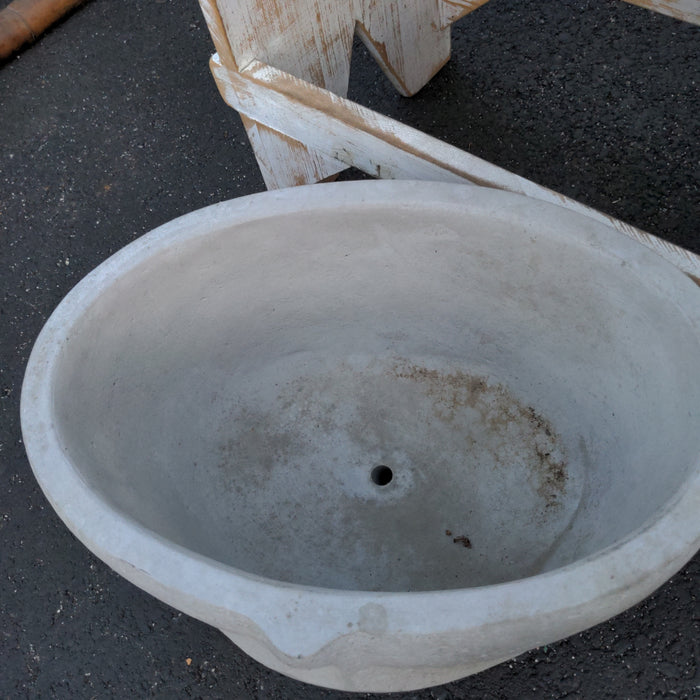 LARGE LIPS CONCRETE PLANTER