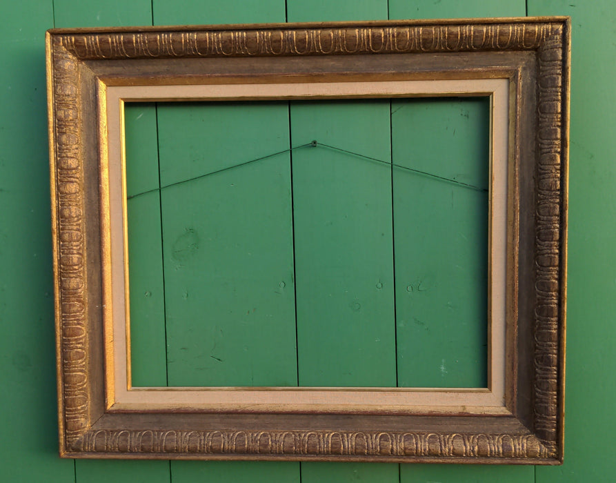 MEDIUM GOLD FRAME WITH EGG & DART DESIGN