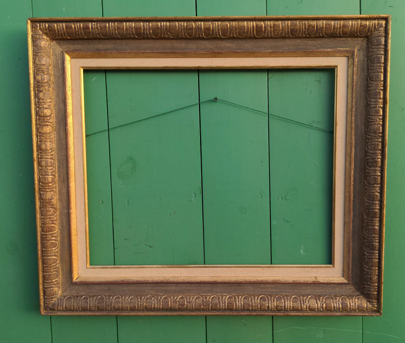 MEDIUM GOLD FRAME WITH EGG & DART DESIGN