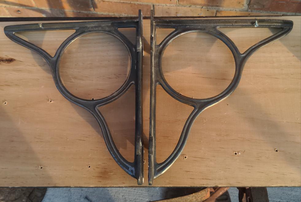 PAIR OF ORNAMENTAL IRON SHELF BRACKETS