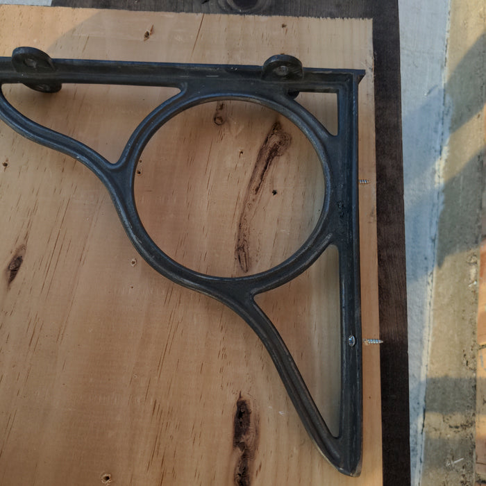 PAIR OF ORNAMENTAL IRON SHELF BRACKETS