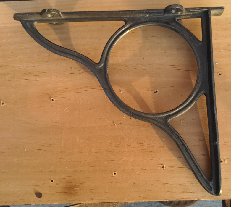 PAIR OF ORNAMENTAL IRON SHELF BRACKETS