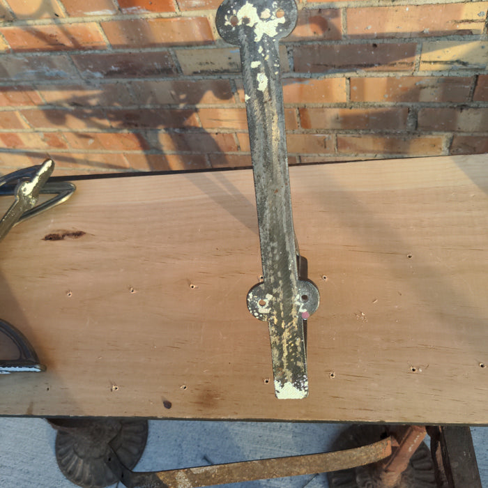 PAIR OF ORNAMENTAL IRON SHELF BRACKETS
