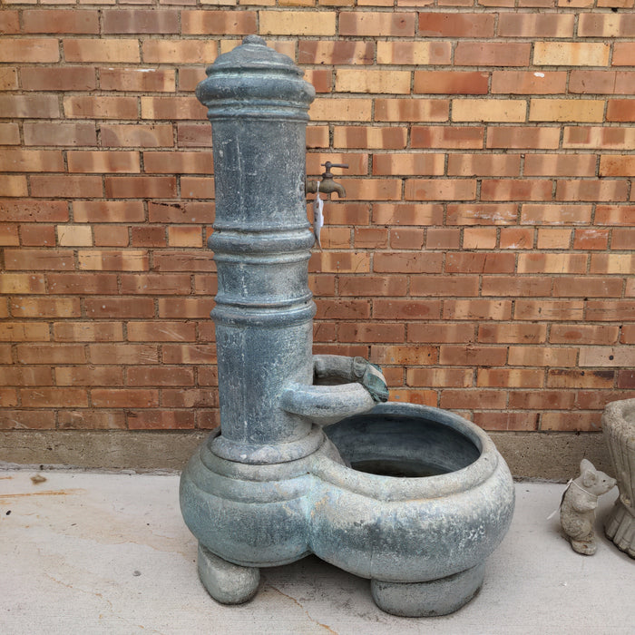 LARGE CYLINDRICAL CONCRETE FOUNTAIN