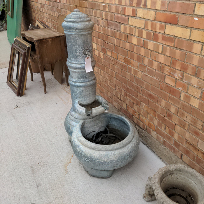 LARGE CYLINDRICAL CONCRETE FOUNTAIN