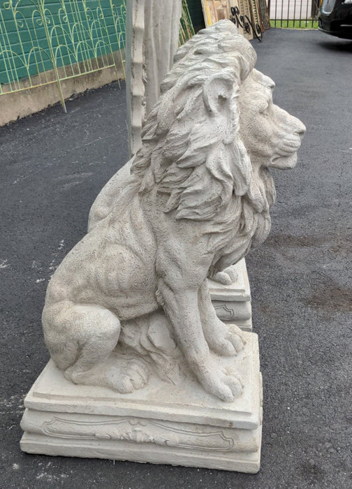 PAIR OF MEDIUM CONCRETE LIONS