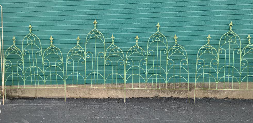 SET OF FOUR FENCES SECTIONS WITH THREE FINIALS