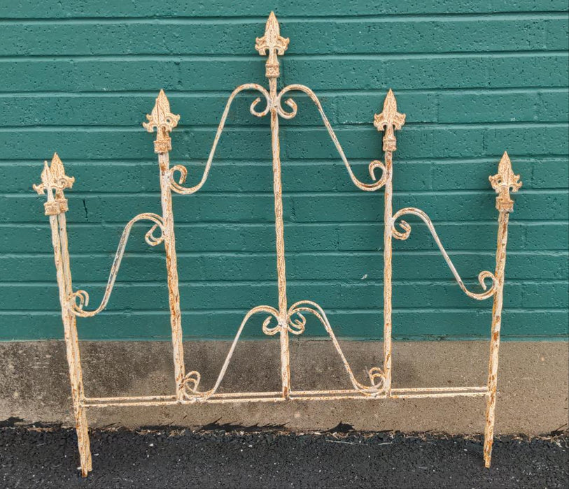 PAIR OF IVORY TWIST IRON FENCE PANELS WITH FIVE FINIALS