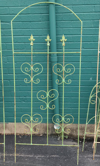 GREEN ARCHED IRON TRELLIS