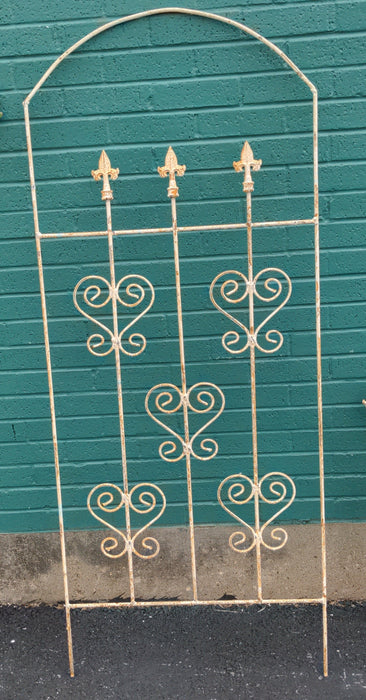 WHITE IRON ARCH TRELLIS
