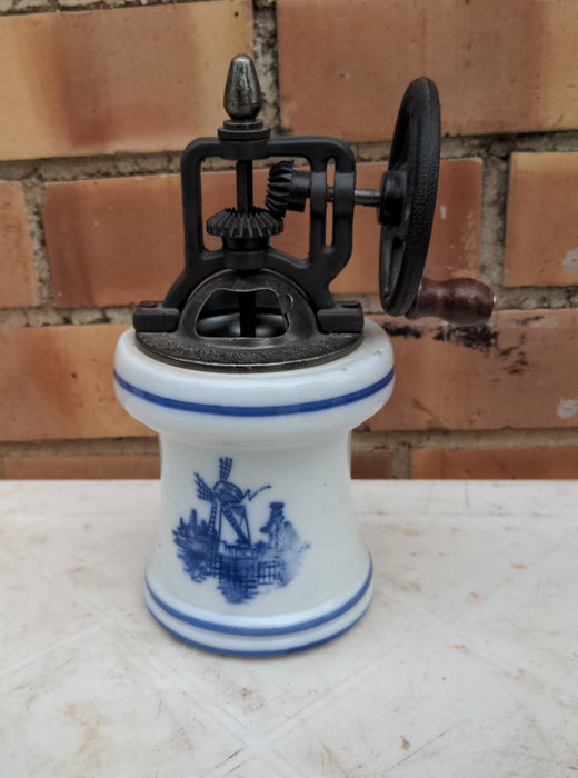 DELFT GRINDER