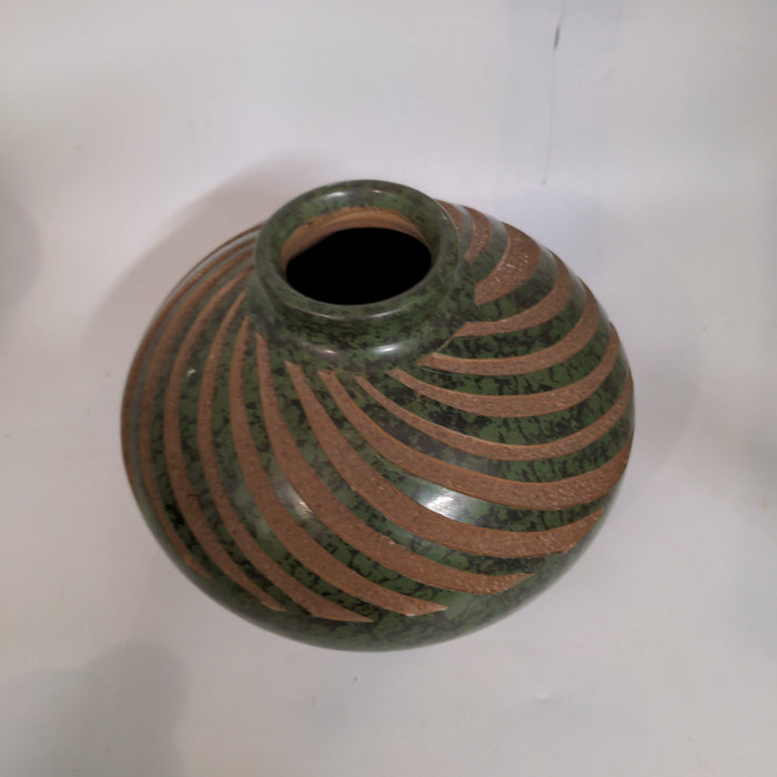 GREEN GLAZED POTTERY VASE WITH TERRACOTTA SWIRLS