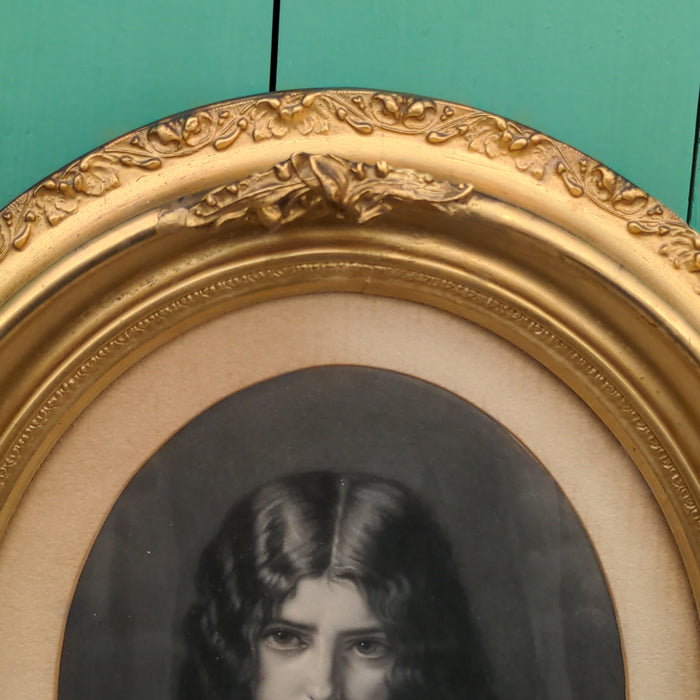 GILT OVAL FRAME WITH PORTRAIT ETCHING