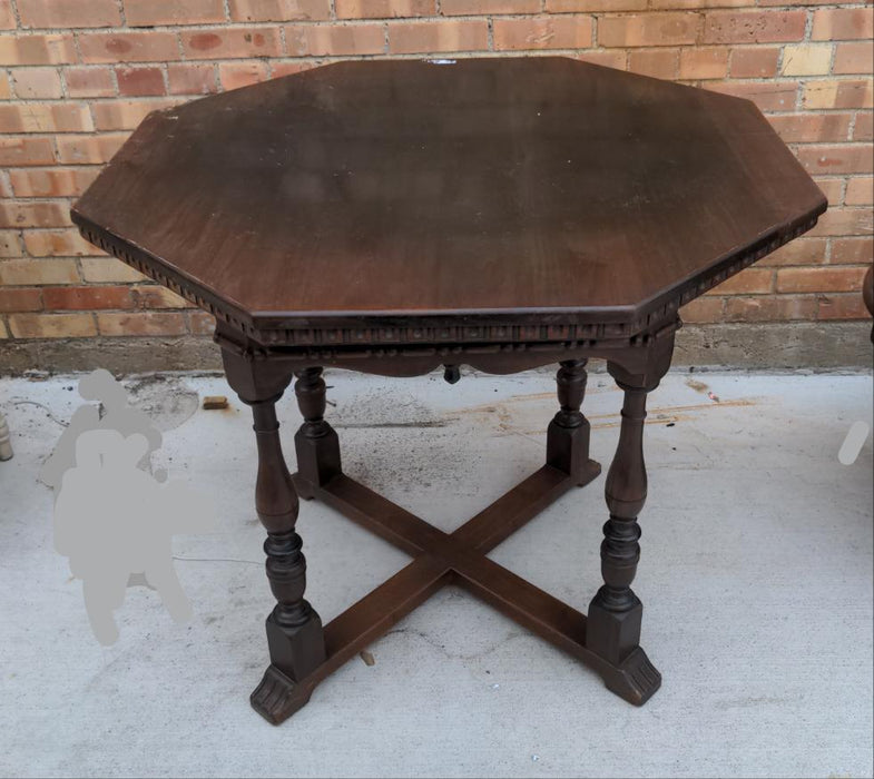 AMERICAN KITTINGER OCTAGONAL WALNUT OCCASIONAL TABLE