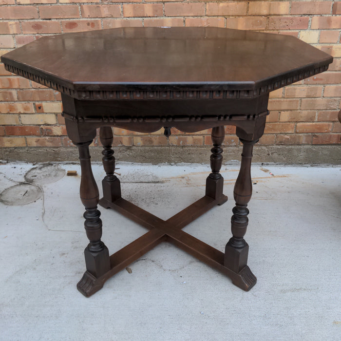 AMERICAN KITTINGER OCTAGONAL WALNUT OCCASIONAL TABLE