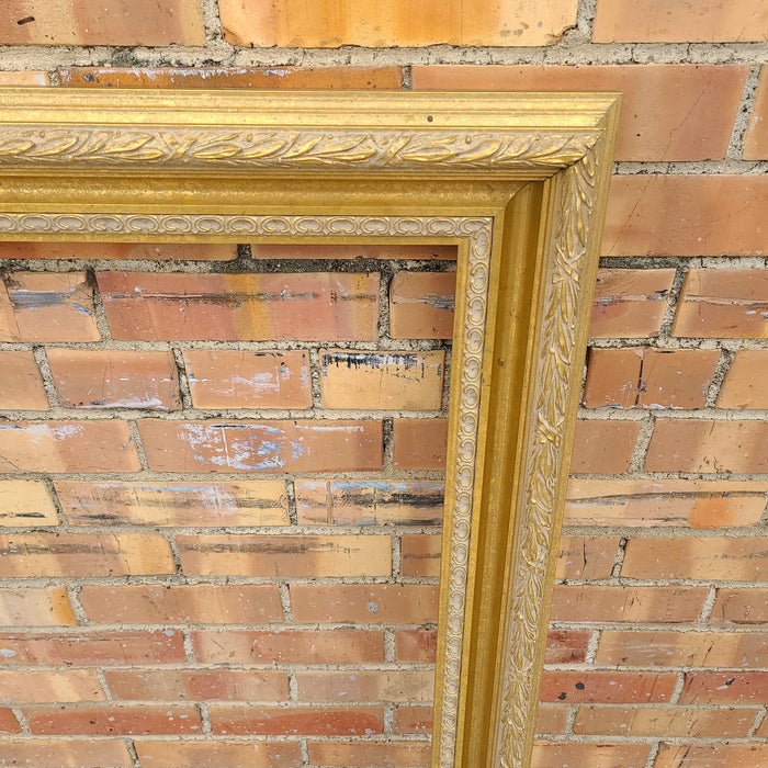 LARGE MOLDED GOLD FANCY FRAME