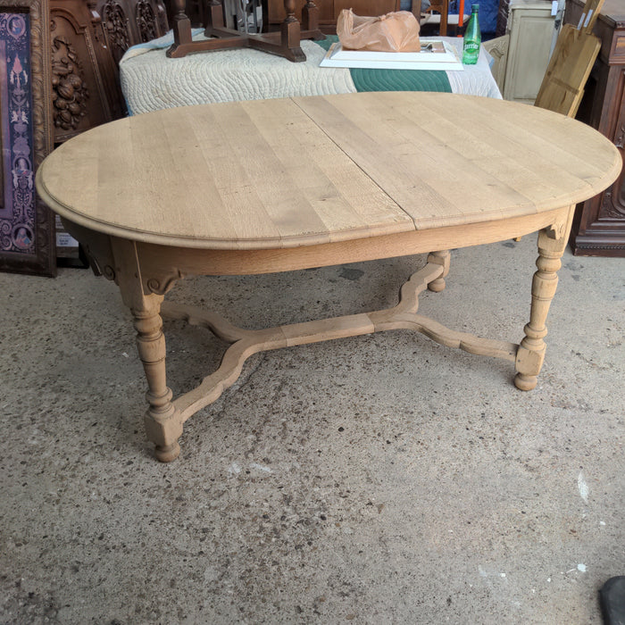 RAW OAK OVAL PEGGED  TABLE AND TWO POP UP LEAVES THAT ARE HIDDEN INSIDE!