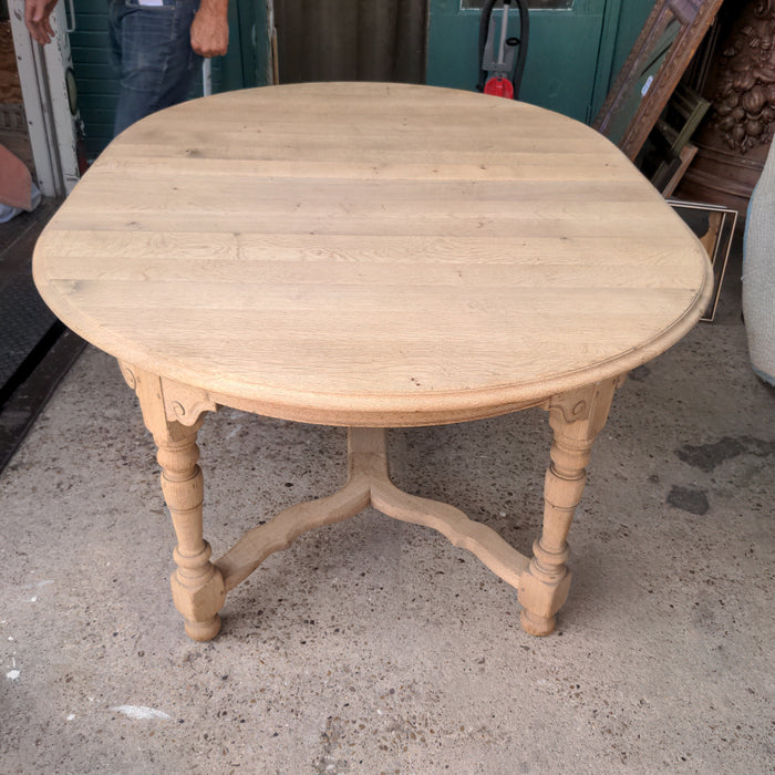 RAW OAK OVAL PEGGED  TABLE AND TWO POP UP LEAVES THAT ARE HIDDEN INSIDE!