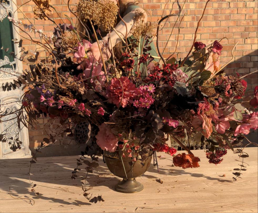 LARGE DRIED FLORAL ARRANGEMENT IN BRASS POT