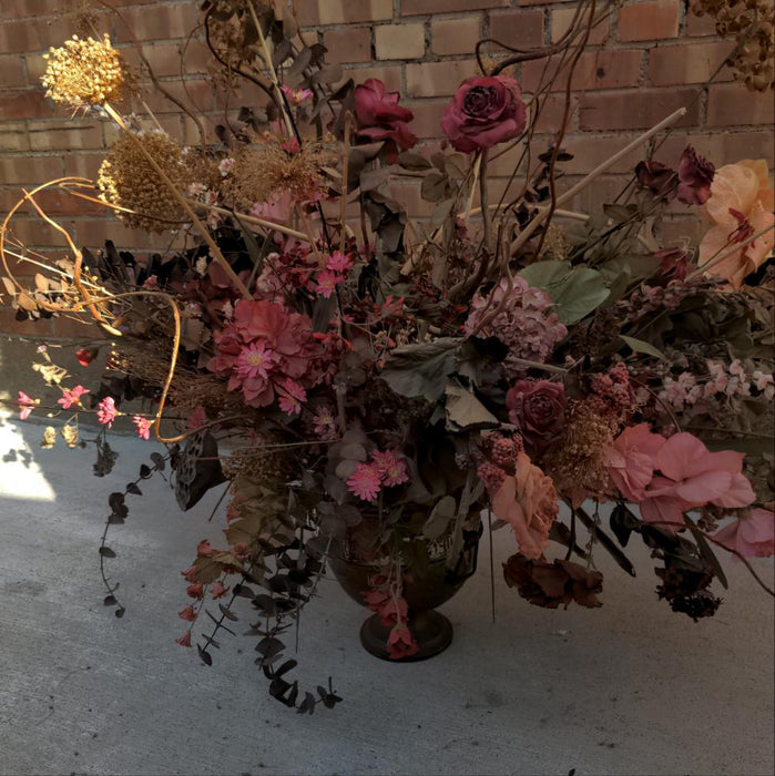 LARGE DRIED FLORAL ARRANGEMENT IN BRASS POT