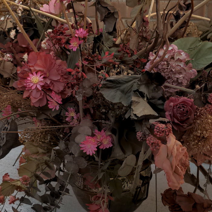 LARGE DRIED FLORAL ARRANGEMENT IN BRASS POT