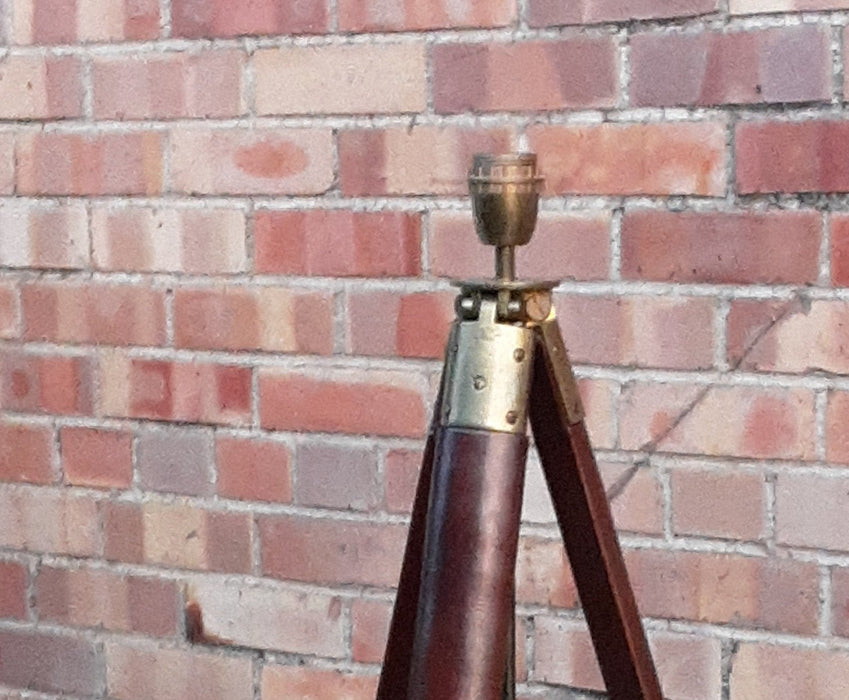 TRIPOD FLOOR LAMP