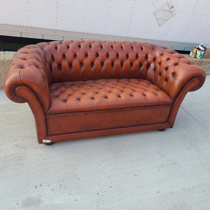 SMALL LEATHER CHESTERFIELD LOVESEAT