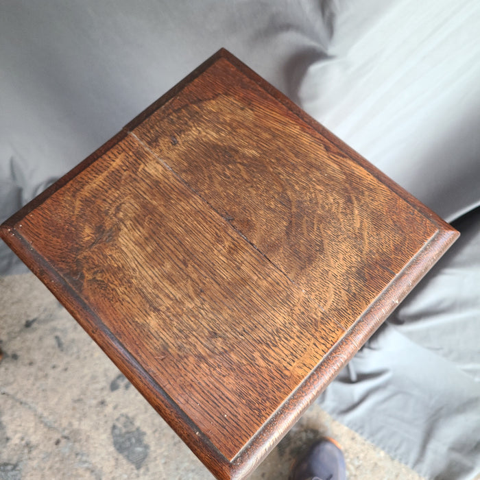 HEAVY OAK POST PLANT STAND