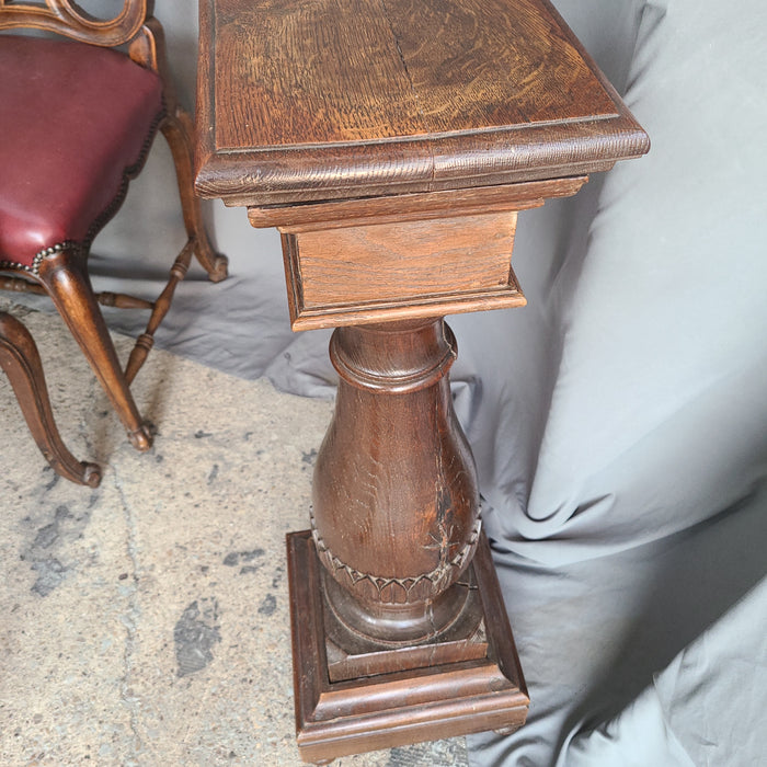 HEAVY OAK POST PLANT STAND