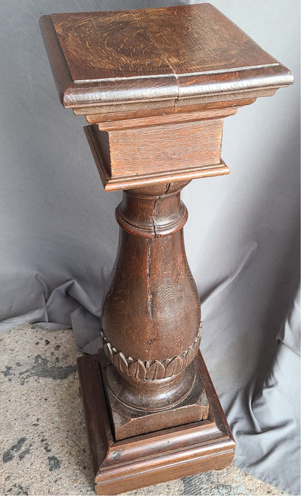 HEAVY OAK POST PLANT STAND