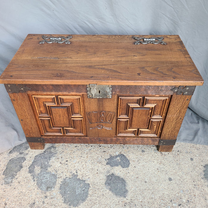 SMALL FLEMISH OAK COFFER WITH IRON HINGES