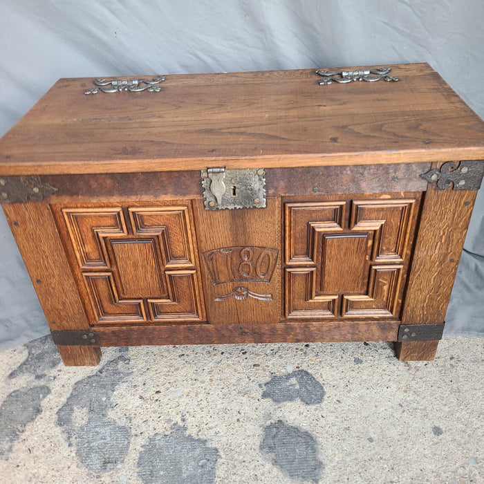 SMALL FLEMISH OAK COFFER WITH IRON HINGES