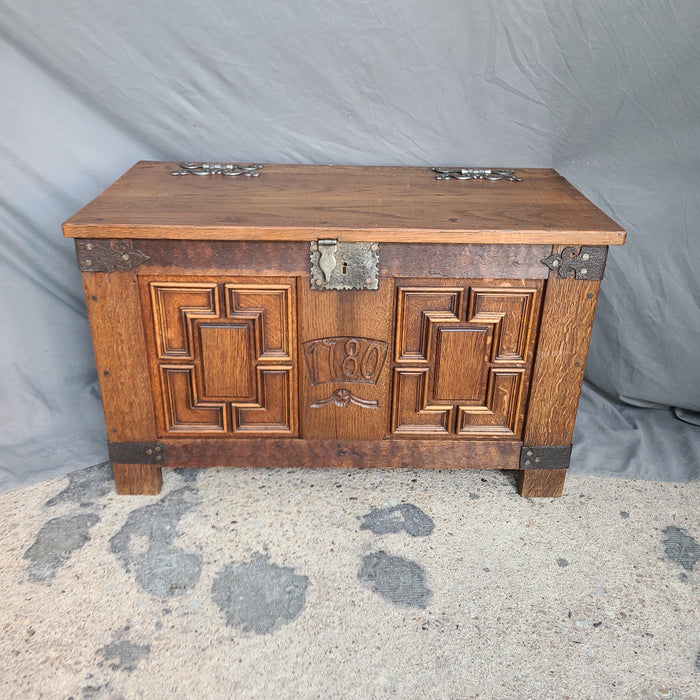 SMALL FLEMISH OAK COFFER WITH IRON HINGES