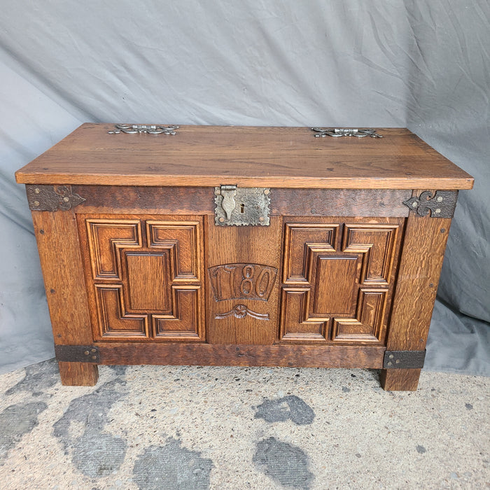 SMALL FLEMISH OAK COFFER WITH IRON HINGES