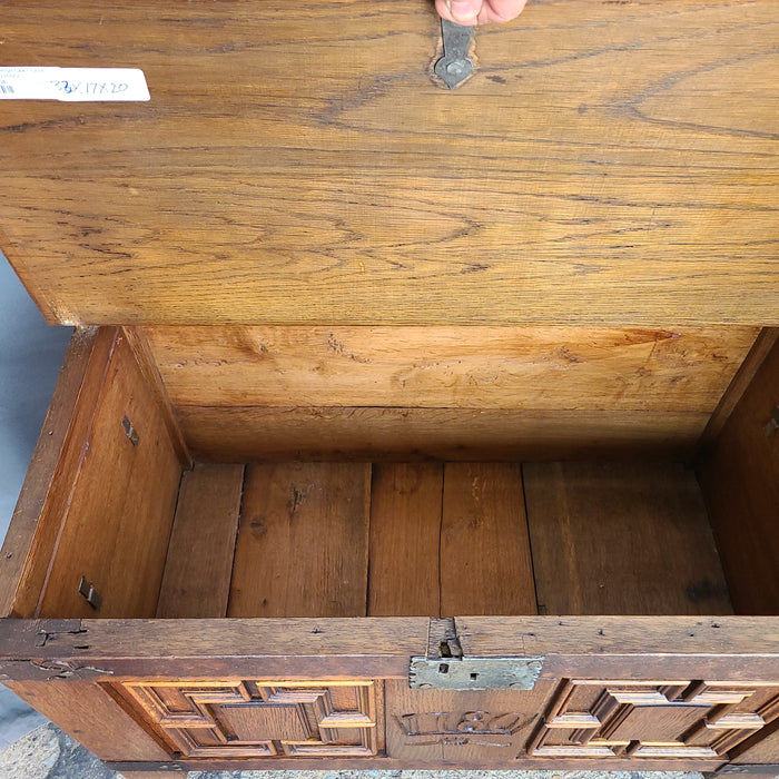 SMALL FLEMISH OAK COFFER WITH IRON HINGES