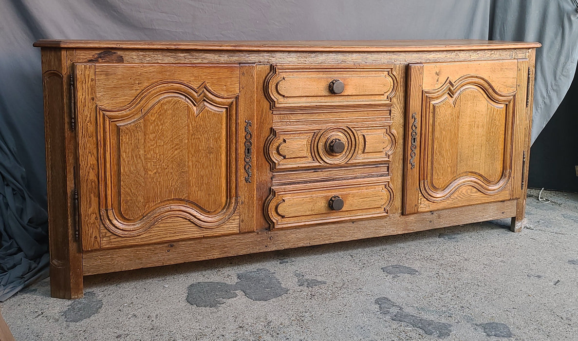 MEDIUM OAK 19TH CENTURY CANTED CORNER SIDEBOARD