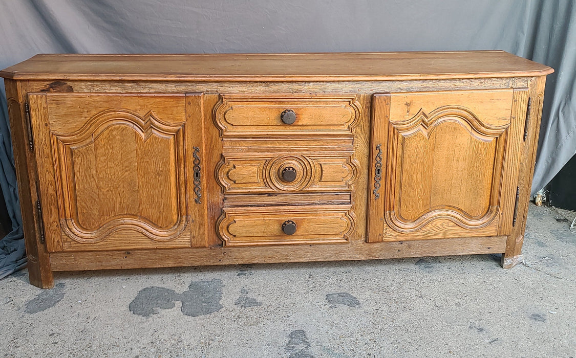 MEDIUM OAK 19TH CENTURY CANTED CORNER SIDEBOARD