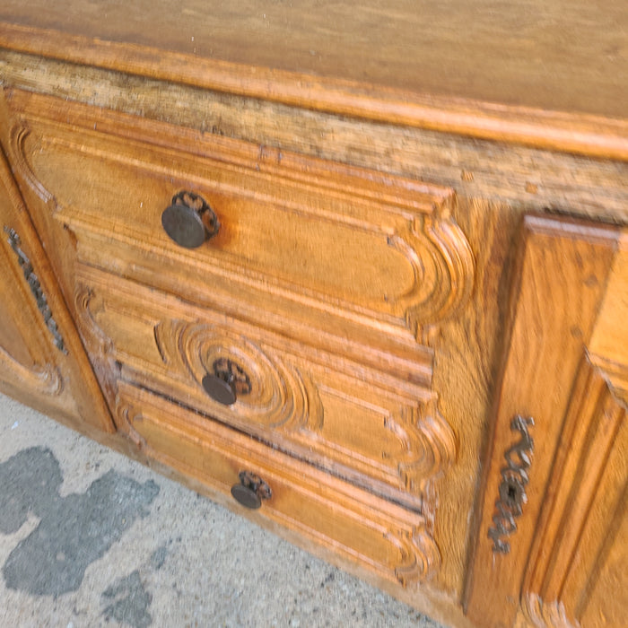 MEDIUM OAK 19TH CENTURY CANTED CORNER SIDEBOARD