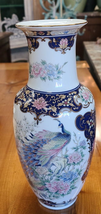 CHINESE VASE WITH PEACOCK