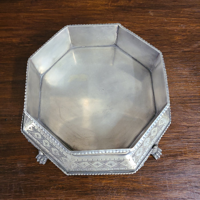 OCTAGON PEWTER BOX WITH LID AS FOUND FOOT MISSING