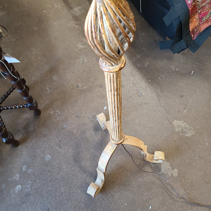 METAL FLOOR LAMP WITH GOLD LEAF