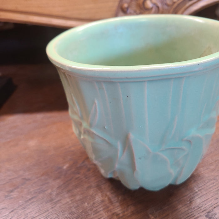 LIGHT GREEN MCCOY 6" PLANTER WITH FOLIATE TEXTURE