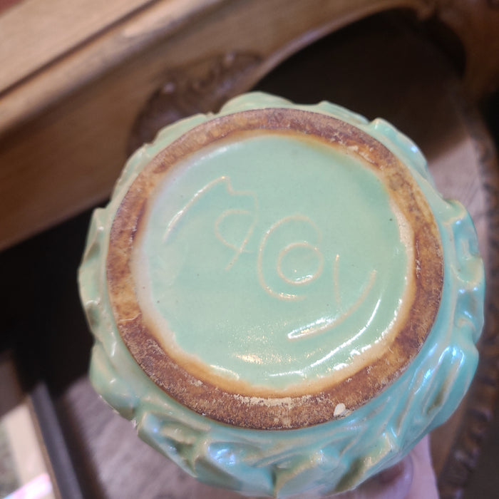 LIGHT GREEN MCCOY 6" PLANTER WITH FOLIATE TEXTURE