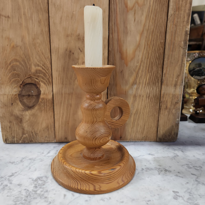 SINGLE WOOD CANDLESTICK WITH THUMB HANDLE