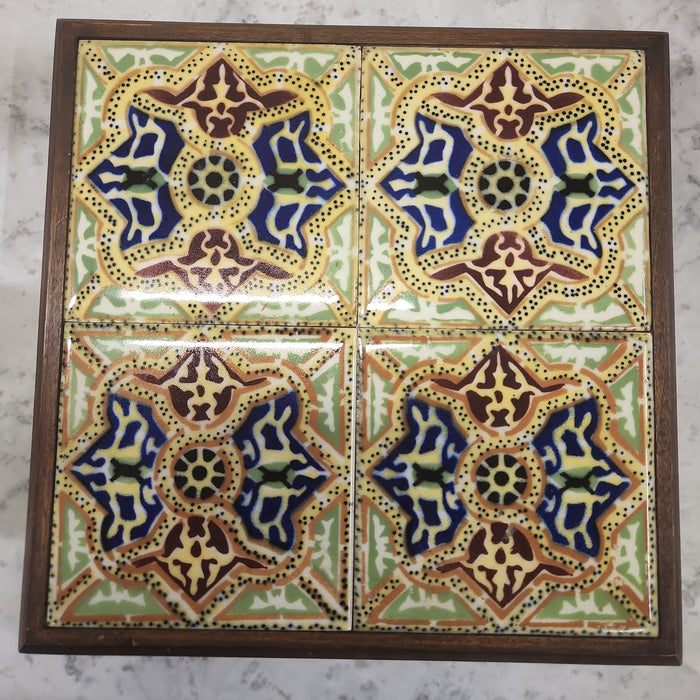 POLYCHROME 4 TILE WITH WOOD BASE TRIVET