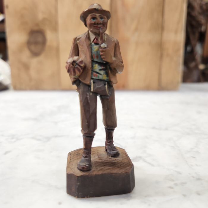 WOOD CARVING OF PIPE SMOKING MAN