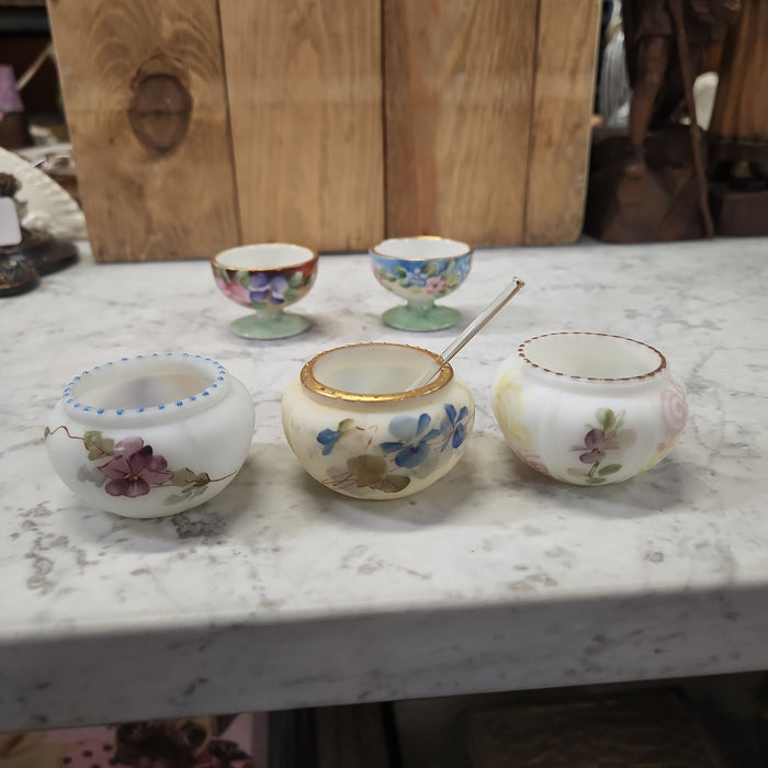 SET OF 5 SMALL PORCELAIN SALTS